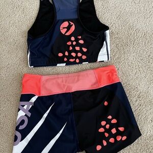 Oiselle size Lg. EUC no pilling. Such a fun pair to wear.